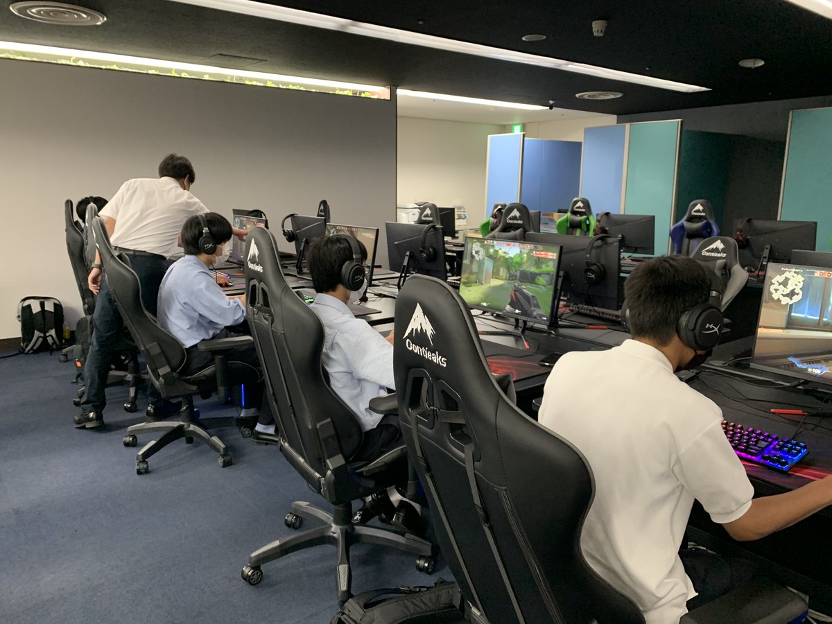 sunyu_eSports's tweet photo. 水戸葵陵高校eSports部の生徒さんたちが、集中してValorantに取り組んでいます♪
5対5で向かい合ってプレイできるのも、駿優eSportアリーナの特徴です！！
#esports  #Valorant #ApexLegends #Galleria #contieaks #eスポーツ #FPS #Japannext https://t.co/Z8cSB2p6wv