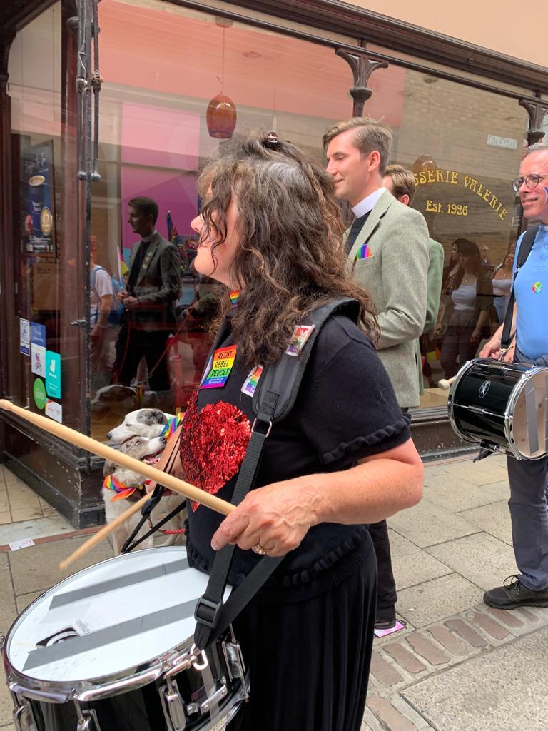 LozzaFox's tweet photo. Lets play a game of spot the difference as to why there were no curacies available to @calvinrobinson in the political organisation formerly known as the @churchofengland https://t.co/fBXZIfmMyD