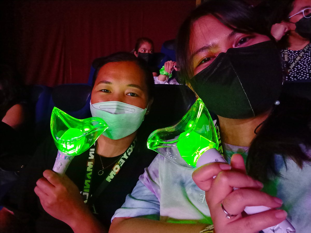 hohocham13's tweet photo. happy to finally meet my moots irl too! see you again soon in another got7 member tingi version concert 🥰💚

@hohocharm @sungyeom_ @sskkrrrtle @sophiamclndng @stardust_peachy @hyunsouq https://t.co/1DPTXa9KkP
