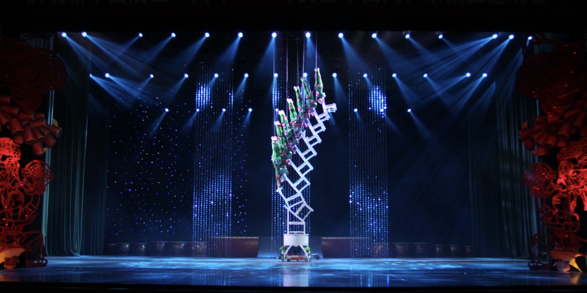 AnhuiOpera's tweet photo. 🤡The Anhui Acrobatic Troupe of China was founded in 1956. 

🏆The troupe’s representative program of Chinese acrobatics - "Girls’ Chair Balance” - won the gold medal at the 10th World Festival of the Circus of Tomorrow.🆒 #AnhuiOpera https://t.co/9arXzllVMg