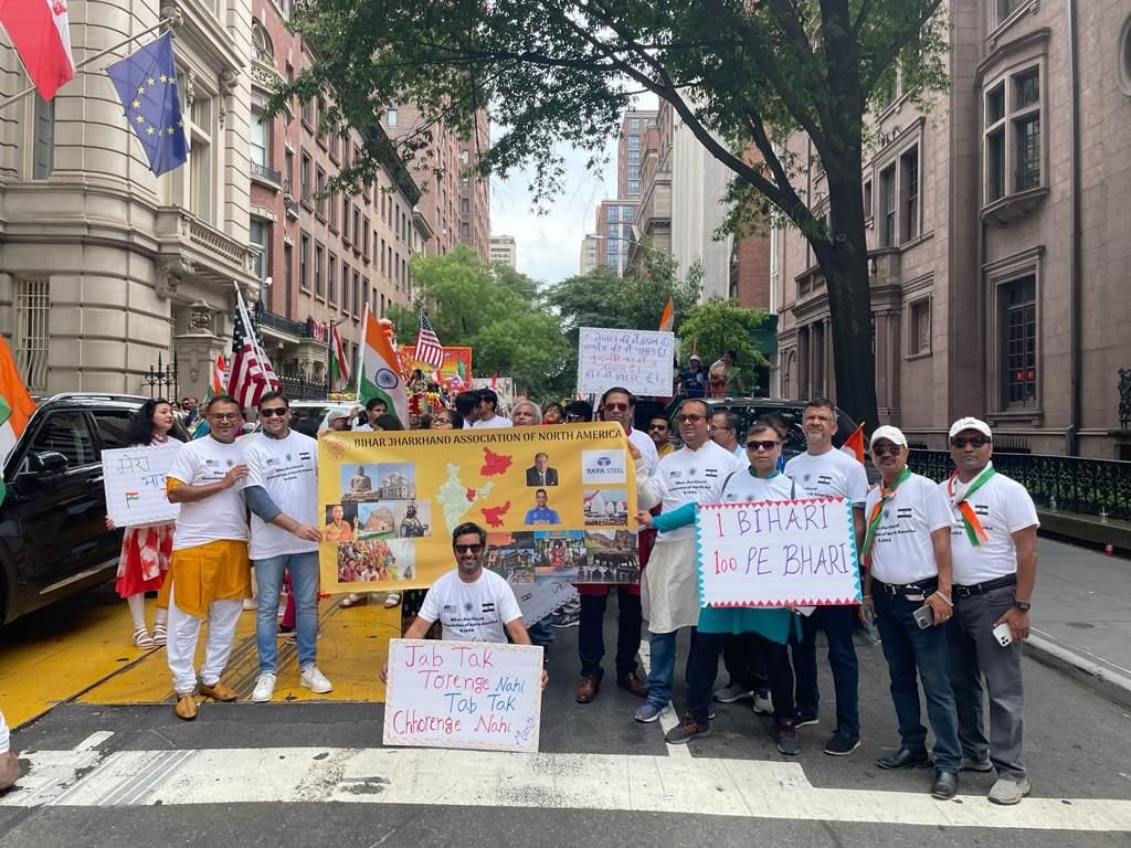 biharfoundation's tweet photo. Members of the #Bihari Diaspora led by @BJANAUS and #BiharFoundation's USA Chapter celebrate India's 76th Independence Day in Manhattan, New York marking 75 years of freedom. 

#AzaadiKaAmritMahotsav #JaiHind https://t.co/o3fFU8akx9