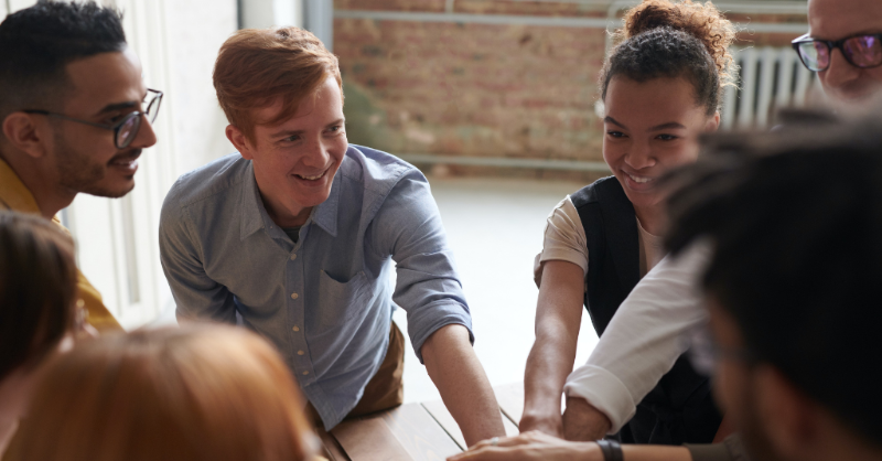 AdeccoGroup's tweet photo. 🌐 Last week: 

🔸 Gen Z’s purchasing power
🔸 Surging prices hit EV carmakers
🔸 Apple insists staff return to the office, and more! 

Read last week’s #TOP5Trends from the #WorldOfWork 👇

#FutureOfWork