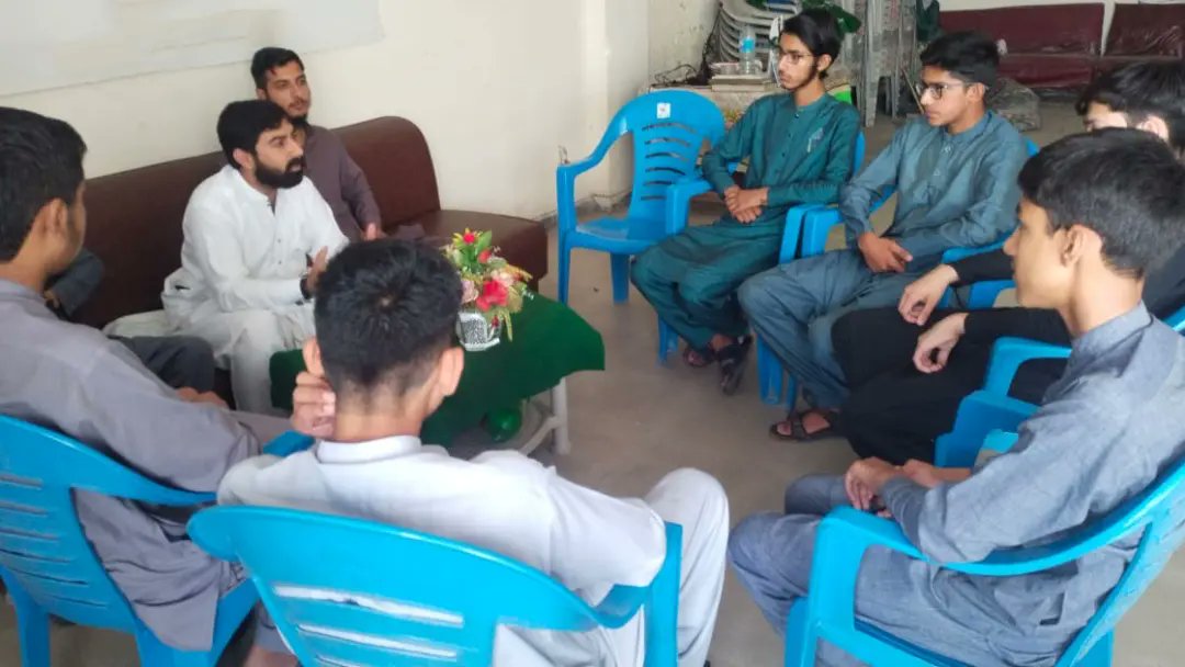 JamiatHaripur's tweet photo. اسلامی جمعیت طلبہ حویلیاں زون کے تحت
"جمعیت کا کام کیوں اور کیسے"؟ کے موضوع پر سٹڈی سرکل منعقد کیا گیا۔
جس میں ناظمِ ڈویژن برادر تقویم ادریس نے خصوصی شرکت کی اور کنڈکٹ کیا ۔ اسی موقع پر ناظم حویلیاں زون برادر ابراہیم بھی موجود تھے ۔
#study_Circle
#ijthrp https://t.co/WR0H673N7F