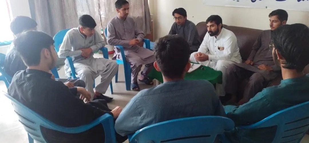 JamiatHaripur's tweet photo. اسلامی جمعیت طلبہ حویلیاں زون کے تحت
"جمعیت کا کام کیوں اور کیسے"؟ کے موضوع پر سٹڈی سرکل منعقد کیا گیا۔
جس میں ناظمِ ڈویژن برادر تقویم ادریس نے خصوصی شرکت کی اور کنڈکٹ کیا ۔ اسی موقع پر ناظم حویلیاں زون برادر ابراہیم بھی موجود تھے ۔
#study_Circle
#ijthrp https://t.co/WR0H673N7F
