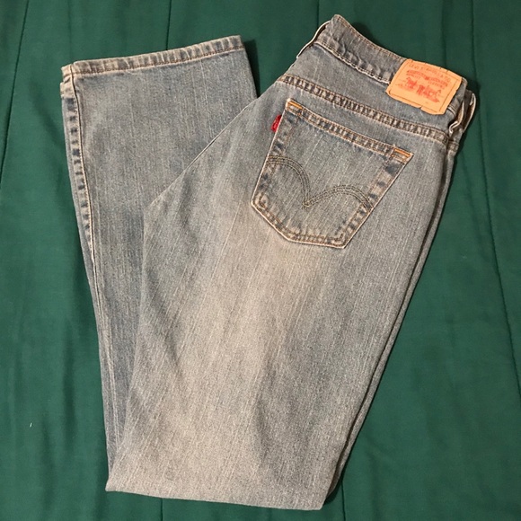 dabridgemaster's tweet photo. So good I had to share! Check out all the items I'm loving on @Poshmarkapp #poshmark #fashion #style #shopmycloset #enzoangiolini #levis #francosarto: https://t.co/FM1PMRH2Jj https://t.co/6zaeAHc3UR