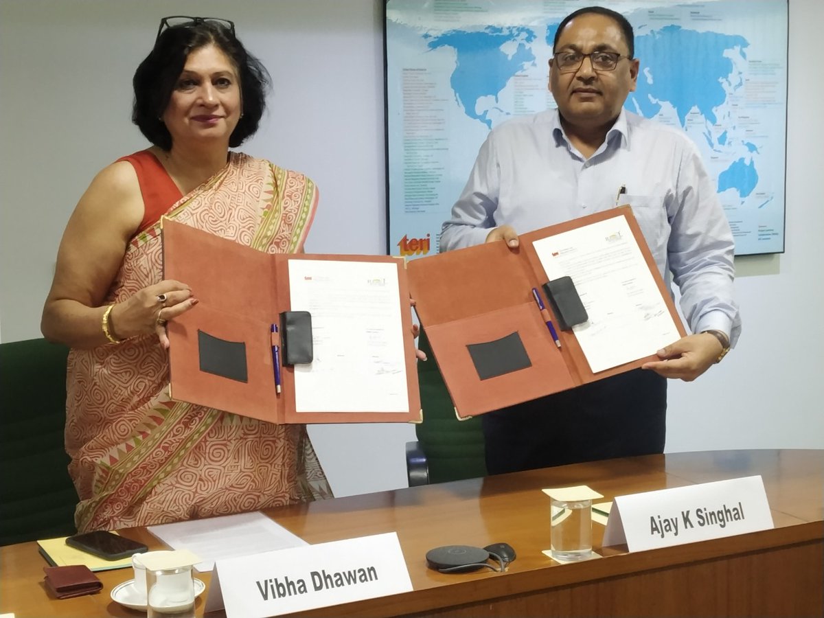 RemcLtd's tweet photo. @teriin collaborated with REMC Ltd under the MoU on 01.08.2022 for development of green projects of Indian Railways and aim to collaborate on areas related to green building, performance audit,energy efficiency projects,research work related to net-zero targets of Indian Railways https://t.co/9XeZjMyDfh