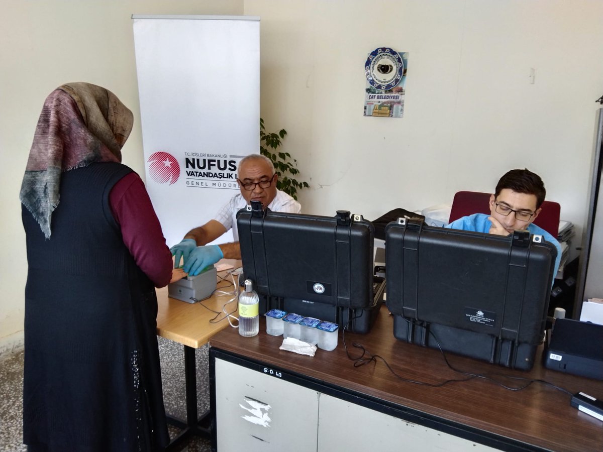 MerkezNufus's tweet photo. Yaşları itibariyle Müdürlüğümüze gelemeyecek durumda olan Nevşehir/Merkez ÇAT Kasabamızda ikamet eden 84 büyüğümüzün T.C.K. Kartı başvuruları ve hayır duaları Sayın Genel Müdürümüz Şefik AYGÖL'ün Gönül Projesi ve ANH kapsamında alınmıştır.@sefikaygol @nevsehirvalilik @IlNevsehir https://t.co/XtEpCzprzF