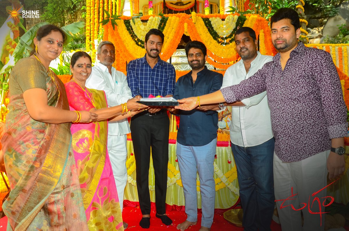DirVijayK's tweet photo. And It Begins 

#Ugram 🩸 Pooja Commenced Today💖

Clap🎬by #Dilraju garu
Camera📽️switch on #DhamodharPrasad garu
First Shot Direction @AnilRavipudi garu
Script Handover by #RamakoteswaraRaoKanakaMedala garu &amp; #LokeswariKanakamedala garu

Regular Shoot Kickstarts from September💥 https://t.co/Z9iEx0S4ls