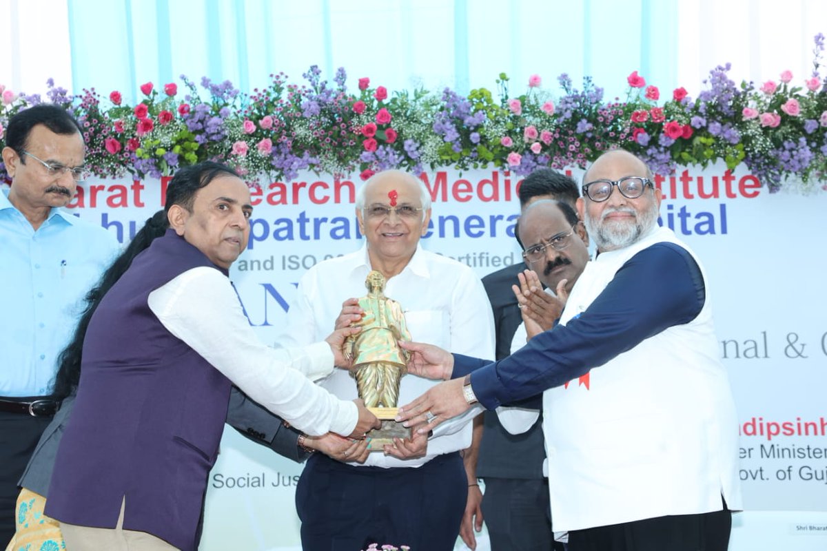 અમદાવાદની રાજસ્થાન હોસ્પિટલમાં નવીન OPD અને માતા-શીશુની સ્વાસ્થ્ય સુવિધા સહિતના આરોગ્યલક્ષી પ્રકલ્પોનું લોકાર્પણ કર્યું. વિવિધ પ્રાંતના દર્દીઓની સેવાનો યજ્ઞ અવિરતપણે આગળ ધપાવવા બદલ રાજસ્થાન હોસ્પિટલના ટ્રસ્ટી પરિવારને અભિનંદન પાઠવું છું.