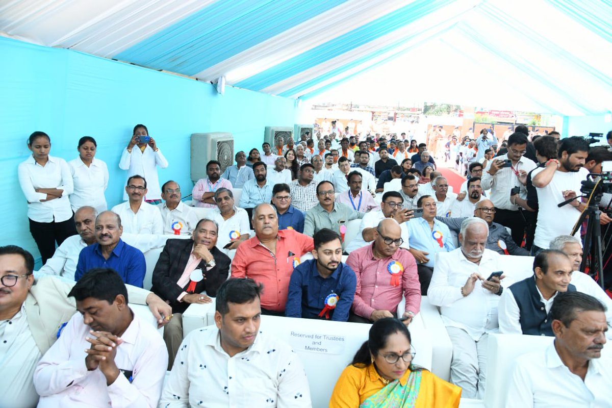 આ અવસરે, આંગણવાડીની બહેનોને આરોગ્યલક્ષી કિટ અર્પણ કરી.