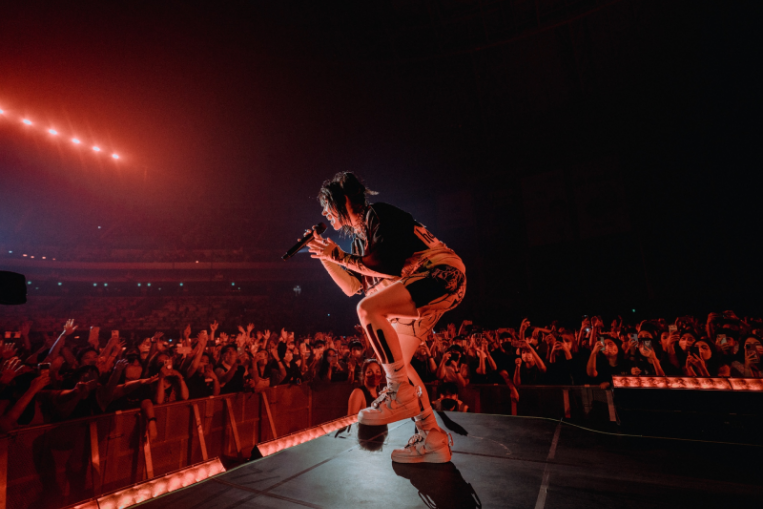 asiaonecom's tweet photo. Billie Eilish calls for security during Singapore concert, fan pays $130 but barely sees the stage https://t.co/HWrBf3Hby0 https://t.co/MGPClbbROV