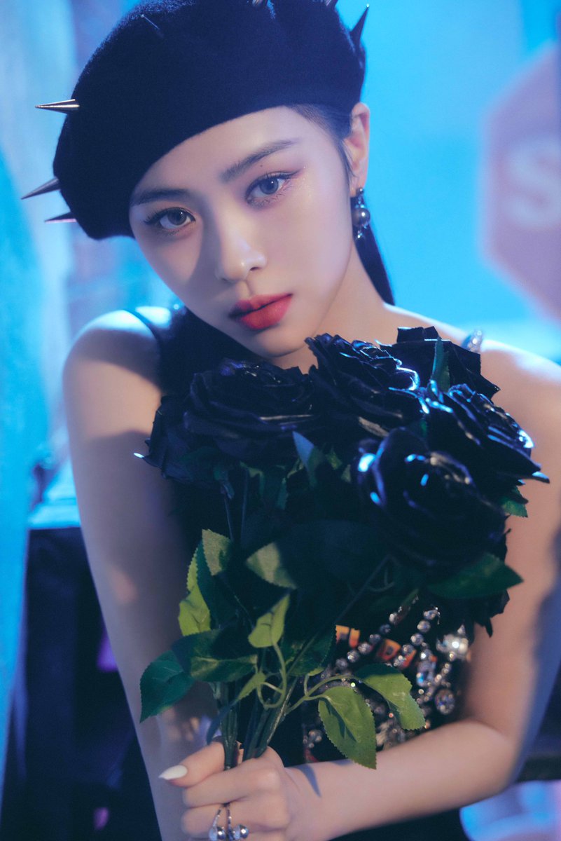ITZYDomain's tweet photo. [PHOTO] ITZY Japan official site updated their individual profile photos (220822)

ITZY JAPAN 2nd SINGLE "Blah Blah Blah" 2022.10.05 Release 🇯🇵

#ITZY #BlahBlahBlah #Canttiemedown @ITZYofficial @JYPEITZY_JP https://t.co/L80MZsVwJW