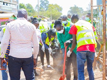 TililGroup's tweet photo. Tilil Environmental Group, first clean up exercise was launched at Litein Town by H.E. Betty Mutai, First Lady Kericho County. She was flanked by Litein Ward MCA, Vincent Kirui Kiptuiya.

#CleanAndGreen
#FirstLadyKerichoCounty https://t.co/sCHJU5ohzT