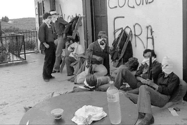 Gilles_Simeoni's tweet image. Aleria, 22 d'aostu 1975.
47 anni dopu, tinimu più chè mai à mente ciò chè no divimu à quelli è quelle chì si pisonu in quellu ghjornu contr'à l'inghjustizia è u culunialisimu. 47 anni dopu, grazi’à elli è tant'altri patriotti è patriotte, ferma vivu è arrittu u nostru populu !