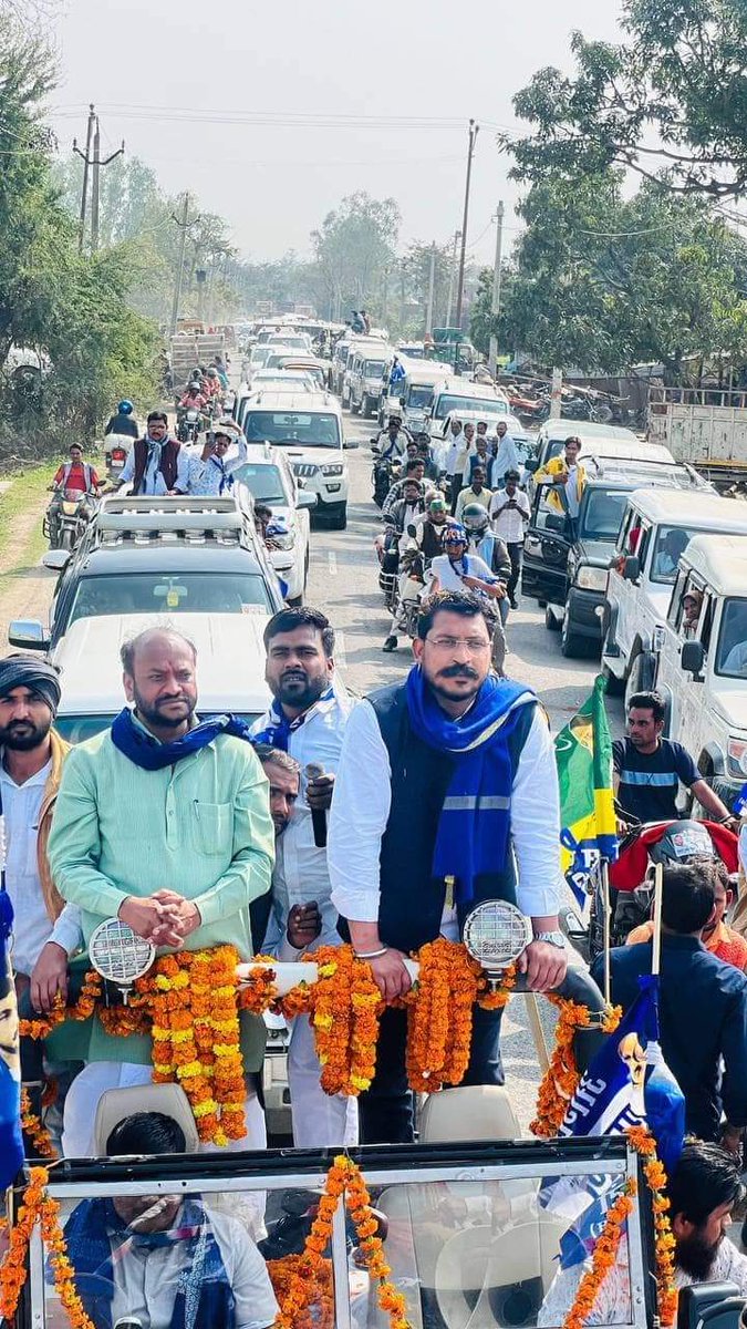 Dhananj73410573's tweet photo. कुदरत ने शेरो को खामोश रहना सिखाया है ...    क्योंकि दहाड़कर शिकार नहीं किया जाता !!         चंद्रशेखर आजाद जी जिंदाबाद                       जय भीम जय मूलनिवासी                              @BhimArmyChief @GulzarSiddiqui_ @AliyaSiddiqui__ https://t.co/dFJHYIrGCL