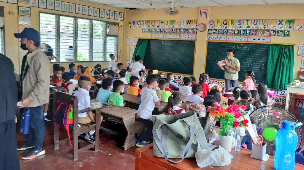 reallyrational's tweet image. #FirstDayHigh 

Full in-person classes in full swing here in Maguindanao.

@unicefphils is supporting BARMM to ensure that kids come back to safe and conducive schools.