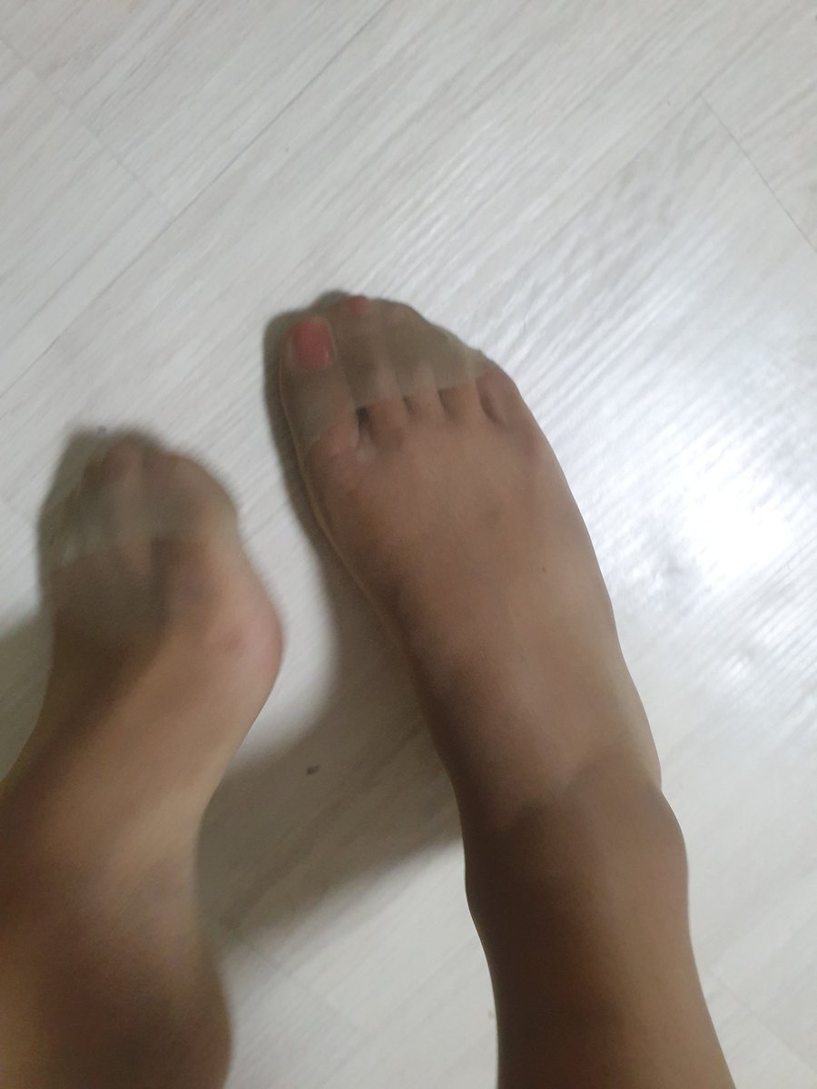 stocking_cd_MJ's tweet photo. 날이 좀 서늘해져서
이제 스타킹 신을수있겠다ㅋㅋ

#스타킹 #검스 #살스 #시디 #cd
#crossdresser #크로스드레서 #여장남�� #여자발 #발바닥 #팁토 #펨돔 #팸돔 #스타킹페티쉬 #페티쉬
#일탈 #트젠 #쉬멜 #트렌스젠더 #서울

#멜섭 구함 ㅋ 
조건 × 유플문의 × 
맘에드는 섭이랑만 오프해요 https://t.co/GDBJ2tQFXc