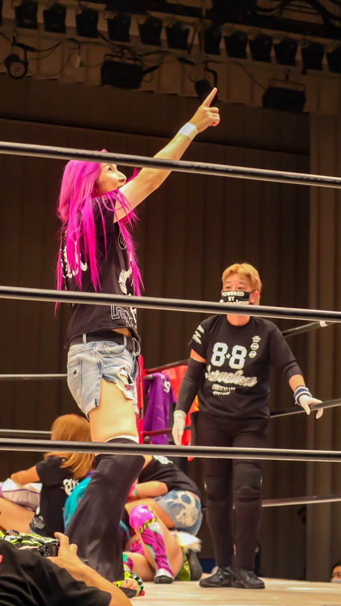 Ko0289's tweet photo. #Marvelouspro 8月8日後楽園ホール大会、#KAORU 選手引退興行!
匠さんにエクスカリバーを炸裂させて、おもむろにコーナーの上を指さし・・・。
#KAORUさんありがとう #KAORUさんのすきなところ #WFIX https://t.co/vgOZFJ6ZzQ