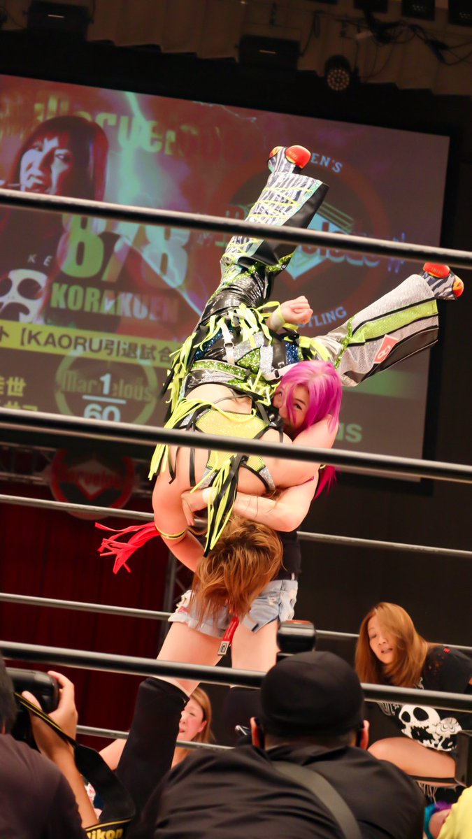 Ko0289's tweet photo. #Marvelouspro 8月8日後楽園ホール大会、#KAORU 選手引退興行!
匠さんにエクスカリバーを炸裂させて、おもむろにコーナーの上を指さし・・・。
#KAORUさんありがとう #KAORUさんのすきなところ #WFIX https://t.co/vgOZFJ6ZzQ