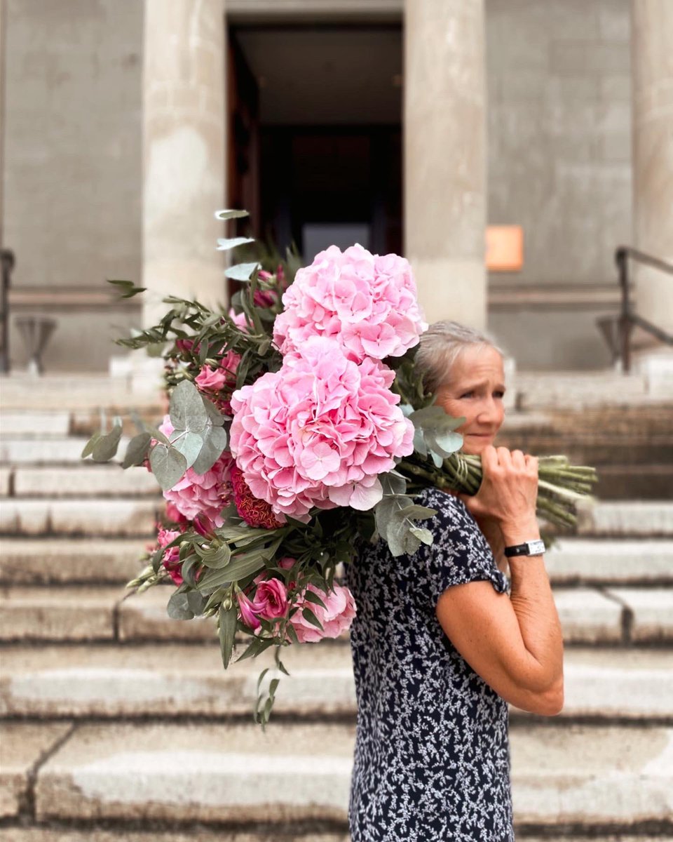 FleuriotFleurs's tweet photo. Les vacances sont cette fois terminées. Vous avez le blues à l'idée de retourner étudier ou travailler? 
Voici notre bouquet ‘Ava’ qui vas vous aider à retrouver votre motivation!

#rentreescolaire #rentrée2022 #motivation #mondaymotivation #fleuriot #fleuriotfleurs #fleuriot1920 https://t.co/UKWDoACfHt