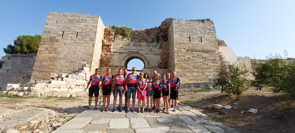 KatowickaSSE's tweet photo. 21. dzień wyprawy! Są w Efezie. Już coraz bliżej. 👌Jesteśmy z Wami! #KSSETeam & #RWTeam = #razem! Powodzenia! 💗💪🚴♀️🚴 #rozkręćwiarę @rozkrecwiare #Turkey https://t.co/gZ0WbndRVL