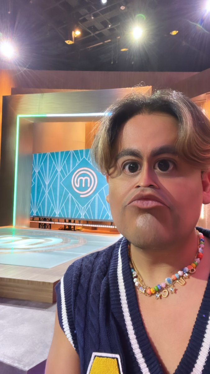 addyjbrbd's tweet photo. @Ricardo_Peralta escuchando al #ChefJoseRa mientras trata de adivinar cómo hacer lo que le recomendó. #TeamPepe #MasterChefCelebrity https://t.co/fZh88nR9GO