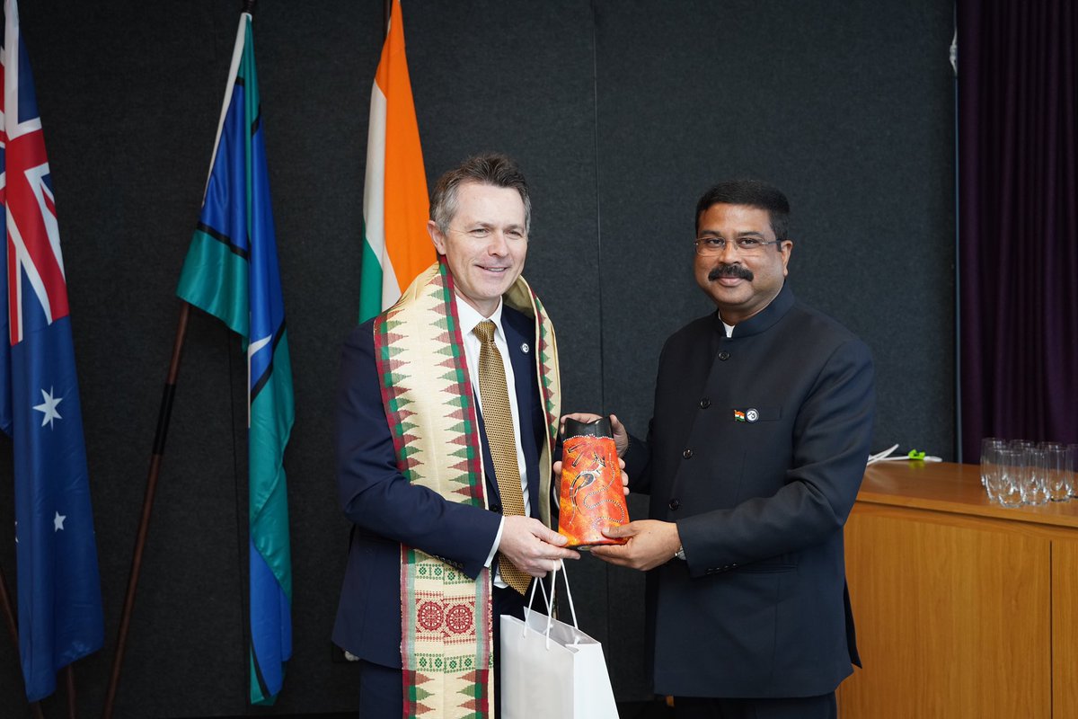 EduMinOfIndia's tweet photo. Today, Hon’ble Education Minister Shri @dpradhanbjp co-chaired the 6th meeting of the Australia-India Education Council with HE @JasonClareMP, Minister of Education, Australia. Both leaders agreed to strengthen the bilateral relations in education, skilling and research. https://t.co/2LikBB8i1v