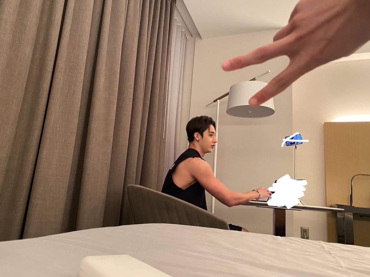 lee know as cats 🐱 tweet media