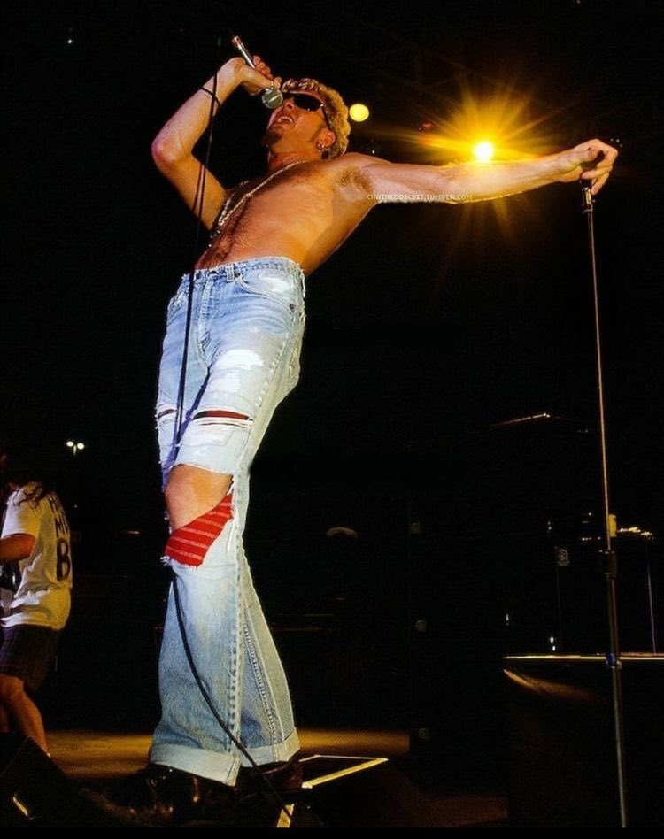 Happy birthday layne staley <333 