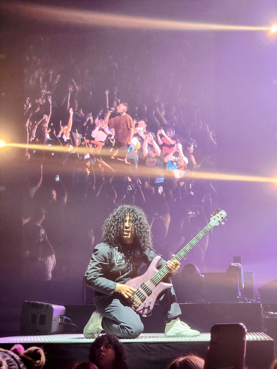 seauinthefuture's tweet photo. my favorite band. #icycincy https://t.co/e7YnOgqf4i