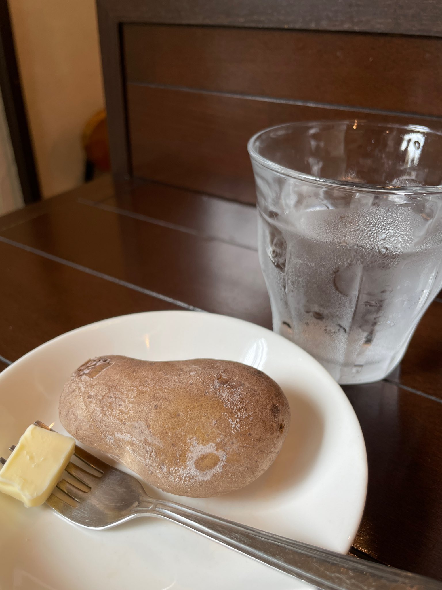 カレー大好きカモノハシ 目白台ciel シエル トマトとなす チーズ 激辛 都電早稲田か雑司ヶ谷から少し歩く文教地区の落ち着いたカフェ カレーのお店 本格欧風ルーで最初にポテトかさらだがつく どこかボンディ系統 カフェでは珍しく辛さの調節もできて