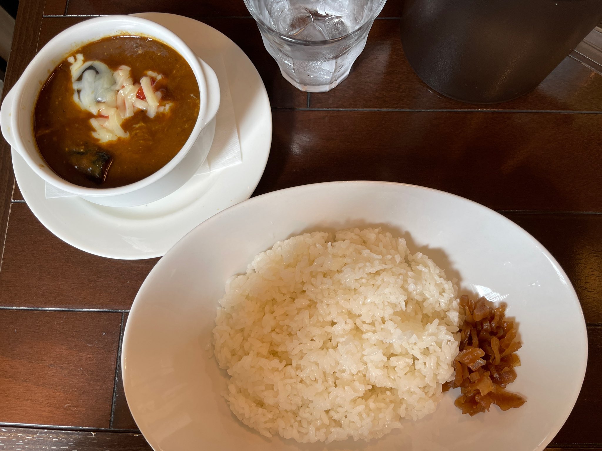 カレー大好きカモノハシ 目白台ciel シエル トマトとなす チーズ 激辛 都電早稲田か雑司ヶ谷から少し歩く文教地区の落ち着いたカフェ カレーのお店 本格欧風ルーで最初にポテトかさらだがつく どこかボンディ系統 カフェでは珍しく辛さの調節もできて