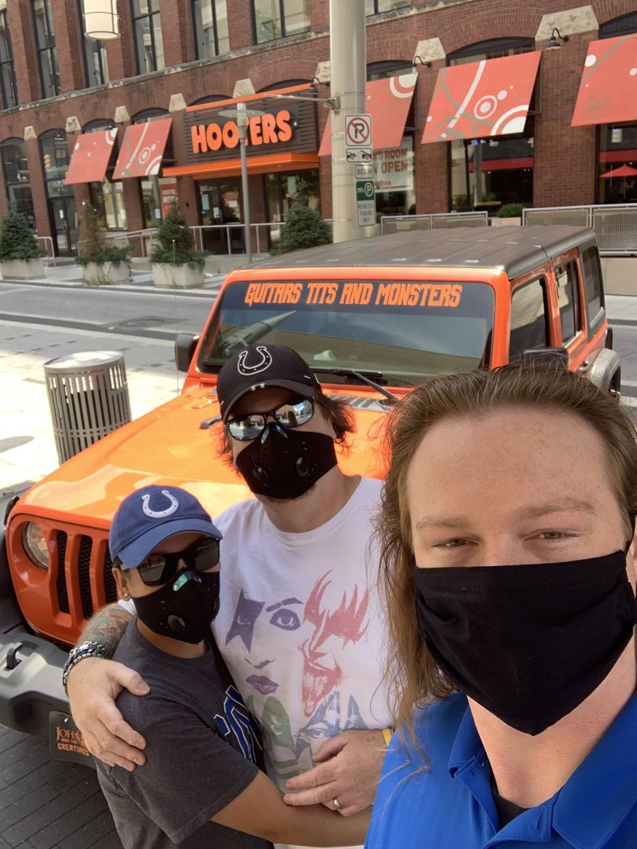 ccoop29's tweet image. The J5 made a pitstop at Hooters! 🤘🏼 #john5 #hooters #j5 #j5jeep #woobox #indianalottery #lilmonster