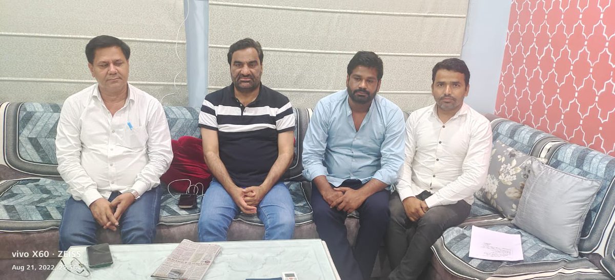 hanumanbeniwal's tweet photo. कल शाम नागौर आवास पर श्री सतपाल चौधरी (प्रदेश प्रभारी आजाद समाज पार्टी) , श्री अनिल धेनवाल (पूर्व प्रदेश अध्यक्ष भीम आर्मी)  व श्री सुनील भिंडा ( प्रदेश अध्यक्ष भीम आर्मी स्टूडेंट फेडरेशन राजस्थान ) ने नागौर आवास पर शिष्टाचार मुलाकात कर कई विषयों पर ��र्चा की ! https://t.co/SexnQvq3Wi