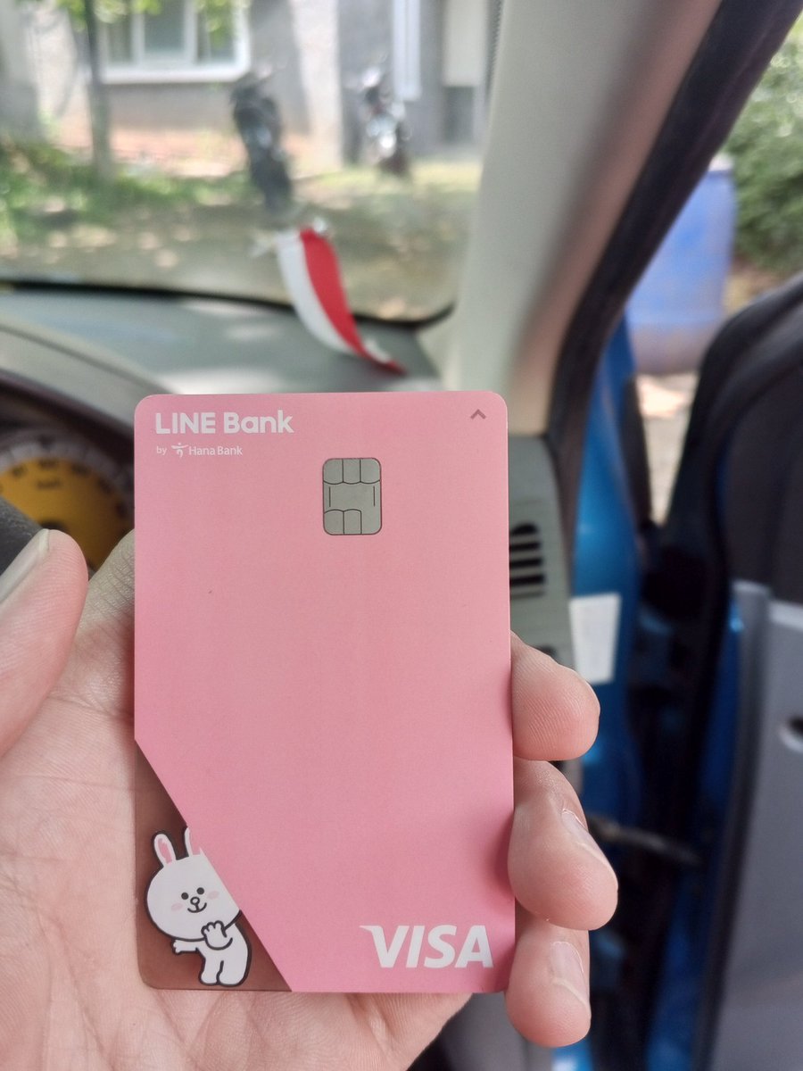 awangga's tweet photo. @linebankid kartu sudah sampai di rumah tapi ga bisa aktifasi soalnya status di apps Masih printing. Gimana dong ? https://t.co/qbZWg0q0Wb