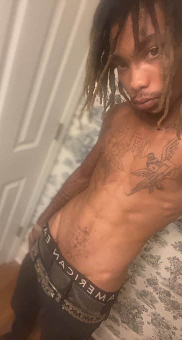 Never had a 3some at 24 I want one lol Shish only me ha? https://t.co/eKW761EcNa