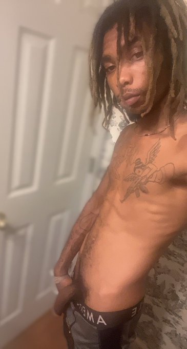 Never had a 3some at 24 I want one lol Shish only me ha? https://t.co/eKW761EcNa