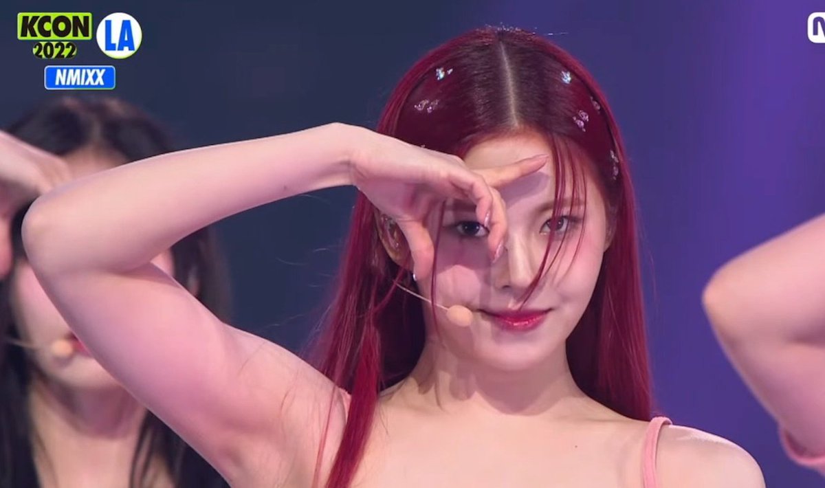 nmixxpics_'s tweet photo. Kyujin, Bae, Sullyoon ending fairies for O.O and TANK performance at KCON LA 🧚‍♀️ https://t.co/OPhoJwmRXX