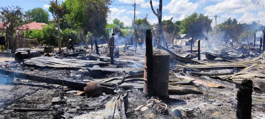 IrrawaddyNews's tweet photo. Some 100 junta troops torched 29 houses in Nyein San Village in Ayadaw Township, Sagaing Region on Aug. 19, forcing villagers from Nyein San and six other villages to flee their homes. (Photo: Ayadaw People’s Defense Force) #WhatsHappeningInMyanmar https://t.co/Dz9g4IocAM