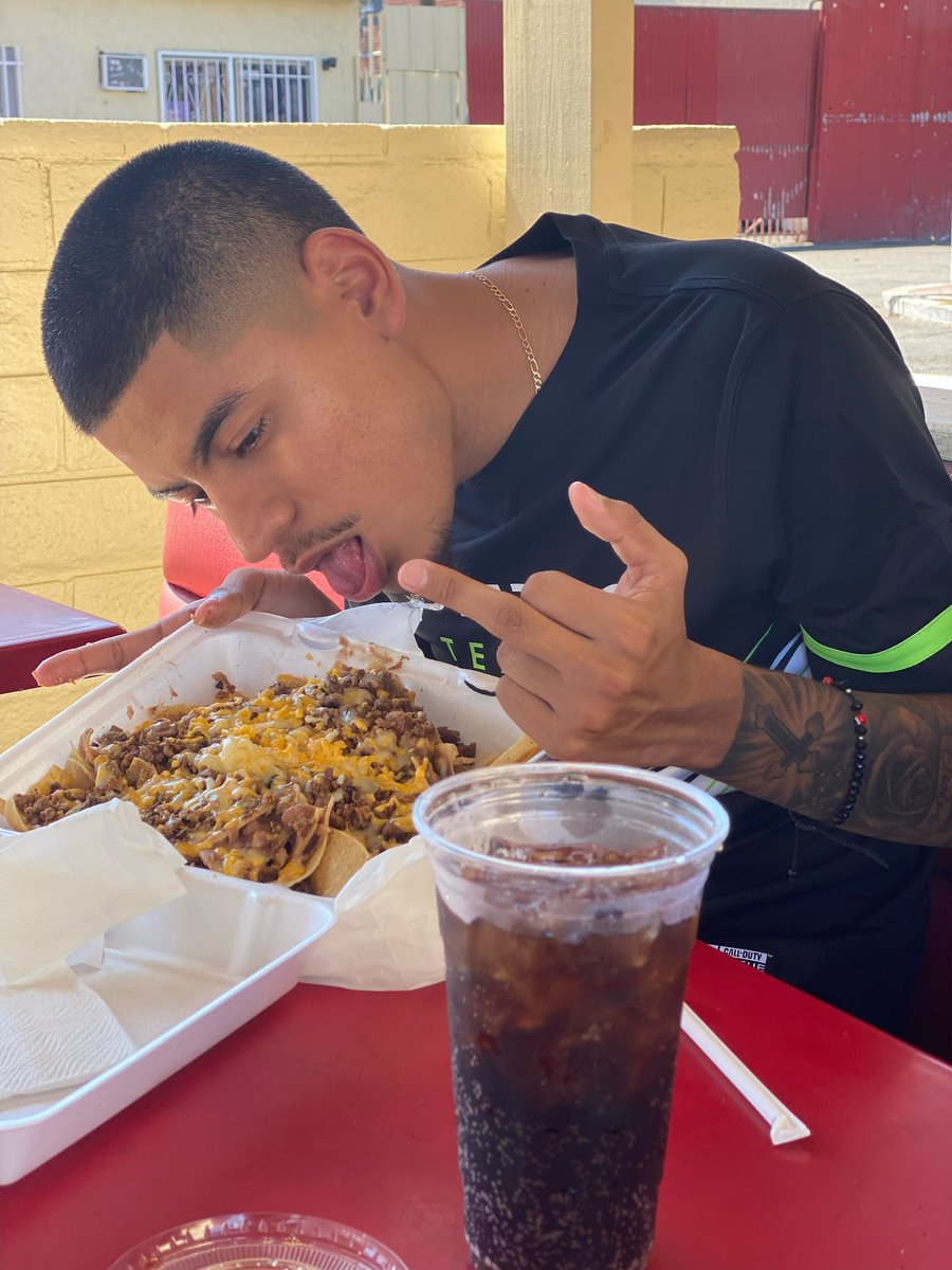 Trib3z's tweet photo. After close to 9 years I finally met some of my closest friend  Introduced those friends to comp cod it makes me miss the time when @_Lucifer213  would tap you on your should every sec saying that’s my girl to us laughing or ass off at the memes &amp; drinking mnt dew to lose weight https://t.co/8loJUyZHxJ