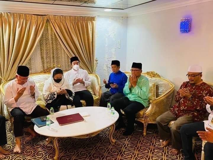 reennasir's tweet photo. ustaz Kazim Elias buat apa tu ? https://t.co/D6BvJvNTxm