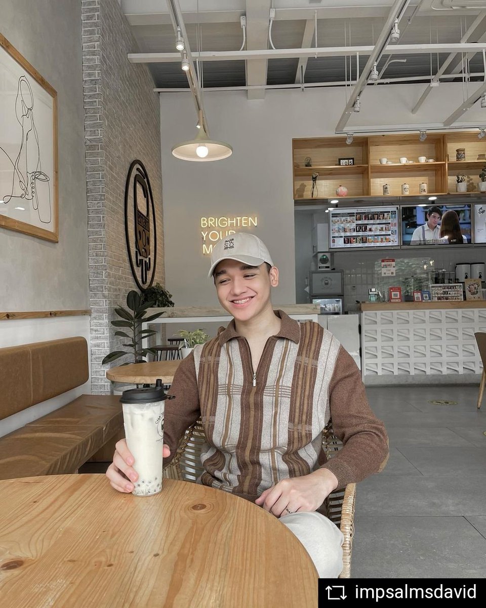 Brightening your Monday feed with Psalms David's smile and a Cha Tuk Chak drink ✨

📸<a href="/impsalmsdavid/">salmo</a>