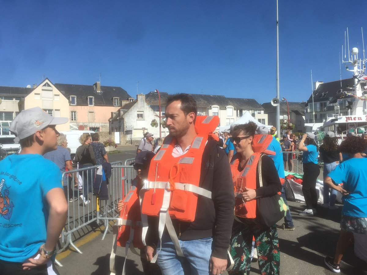 ypeuziat's tweet photo. Un été #furtif. Le bénévolat.
Y vivre l’humanité, celle de la solidarité, des échanges riches de savoirs partagés. Y puiser le ferment des chemins émancipateurs d’éducation, de création et de transformation. #Compagnonnage #CFleury #Versunerentréeheureuse #Inspiréeetengagée https://t.co/S1nyiqMhmH