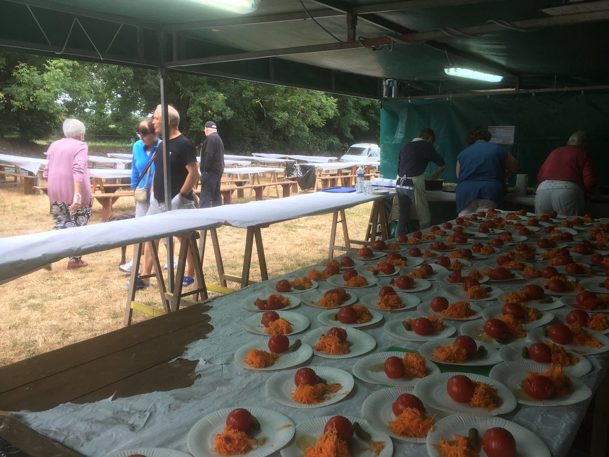 ypeuziat's tweet photo. Un été #furtif. Le bénévolat.
Y vivre l’humanité, celle de la solidarité, des échanges riches de savoirs partagés. Y puiser le ferment des chemins émancipateurs d’éducation, de création et de transformation. #Compagnonnage #CFleury #Versunerentréeheureuse #Inspiréeetengagée https://t.co/S1nyiqMhmH