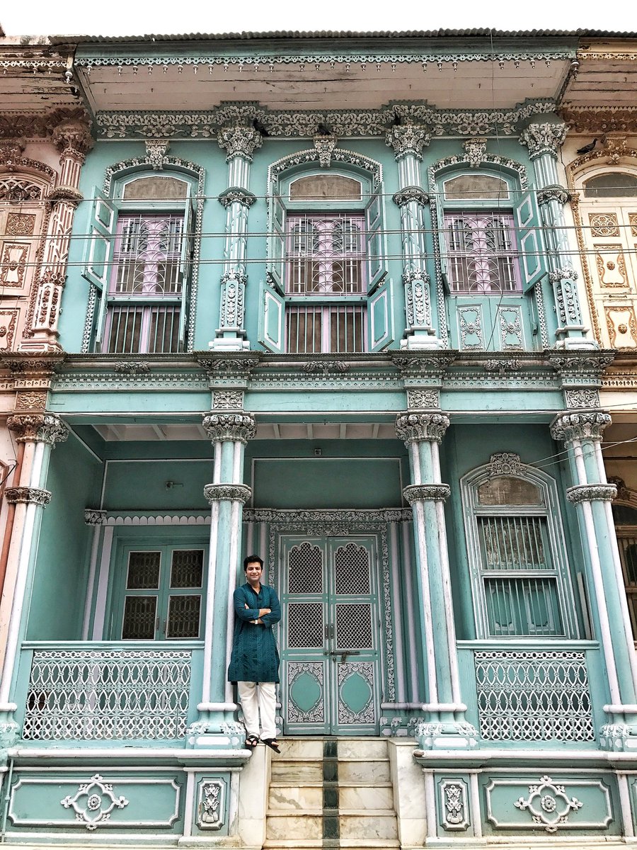 The stunning beauty of the #Bohra community in #Sidhpur. Each house is a piece of art made entirely of wood. #TravelWithKunal #Blues Which place is your favourite? 💙
#mondaythoughts