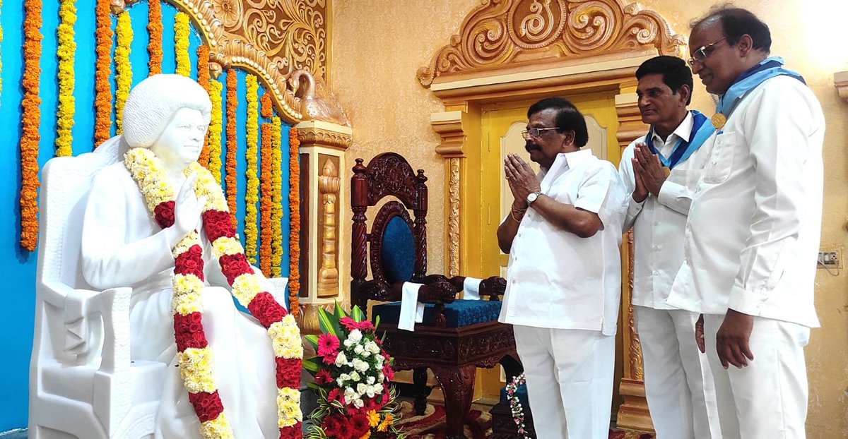 RaghavaraoSidda's tweet photo. ఒంగోలు మంగమూరు రోడ్ శ్రీ  సత్య సాయి మందిరంలో శ్రీ సత్య సాయి సేవా సమితి ఆధ్వర్యంలో ఏర్పాటు చేసిన  భగవాన్ శ్రీ సత్య సాయి బాబా విగ్రహ ప్రతిష్ట మహోత్సవంలో పాల్గొని శ్రీ సత్య సాయి బాబా విగ్రహానికి పూజలు నిర్వహించాను https://t.co/To1jkQ6uR0
