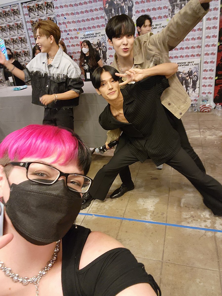 AtinyBitofaMess's tweet photo. Best boys 😭♥️♥️♥️ @ATEEZofficial https://t.co/Q6008ZeawK