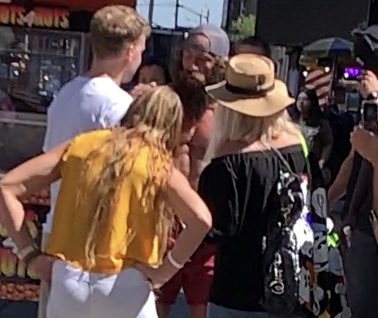 GUYS I MET THE @LiverKingBurner IN NYC!! small world 🤯🌎