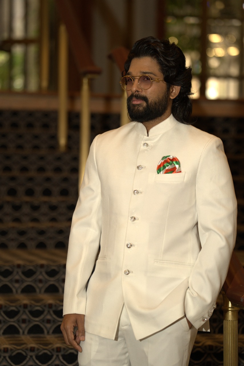 Sarath Chandra Naidu on X: New York witnessed a mammoth crowd of over 5L  people showering love at @alluarjun as he graced the prestigious India Day  parade as the Grand Marshal. This