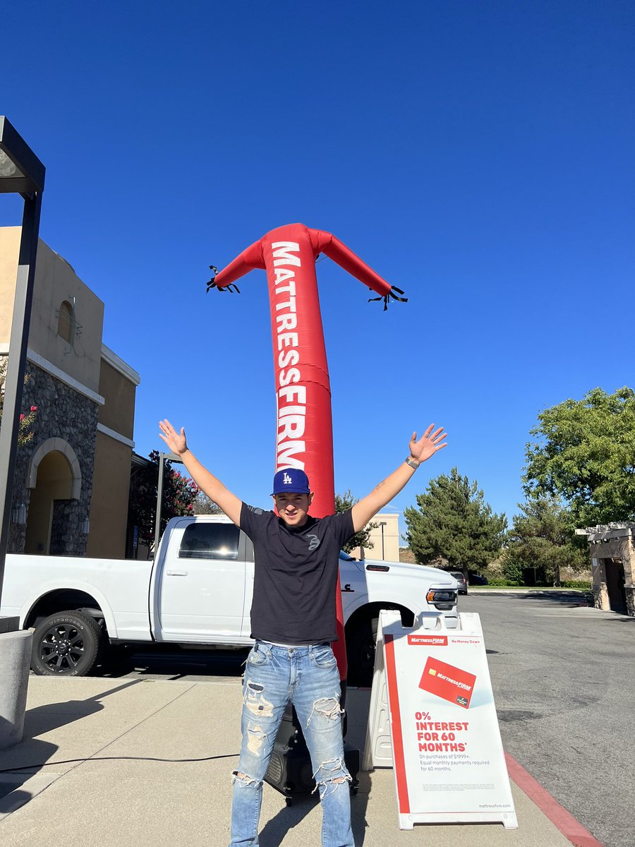 tenngee's tweet photo. mf mattress firm. @MattressFirm https://t.co/6PexeoxejJ